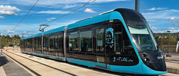 Le tram de Besançon monte en capacité 2 Première rame livrée à Besançon, la 902 des Alstom Citadis X05, effectue ses marches d’essais, avec un arrêt à Minjoz.