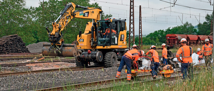 Travaux sur la ligne de l’Aubrac 2 15/5/2023-Travaux de voie à Séverac pendant la coupure du printemps. (B. Collardey).
