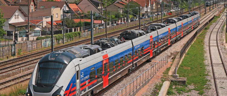 Le CDG Express se rapproche de Roissy 2 Marche de formation de la Z 61613 de l’opérateur Hello Paris exploitant le CDG Express (17 juin 2026 ; C. Masse).
