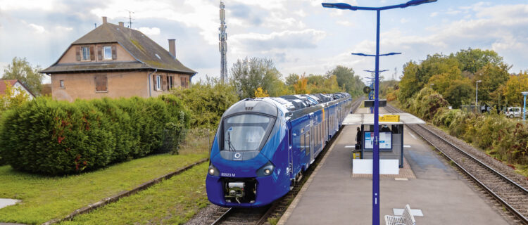 Les rames transfrontalières franchissent enfin le Rhin 2 La rame Régiolis TFA 85523/524 marque un arrêt à Lingolsheim en direction de Strasbourg, sur l’une des lignes non électrifiées de l’Eurométropole (9 octobre 2025).