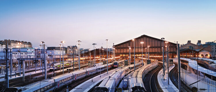 Tour d’horizon des gares terminus voyageurs SNCF 2 L’une des six grandes gares terminus de la SNCF à Paris : Paris-Nord, qui dessert le nord de la France, mais qui a également une vocation internationale marquée vers les pays limitrophes (2016 ; Adobe Stock).