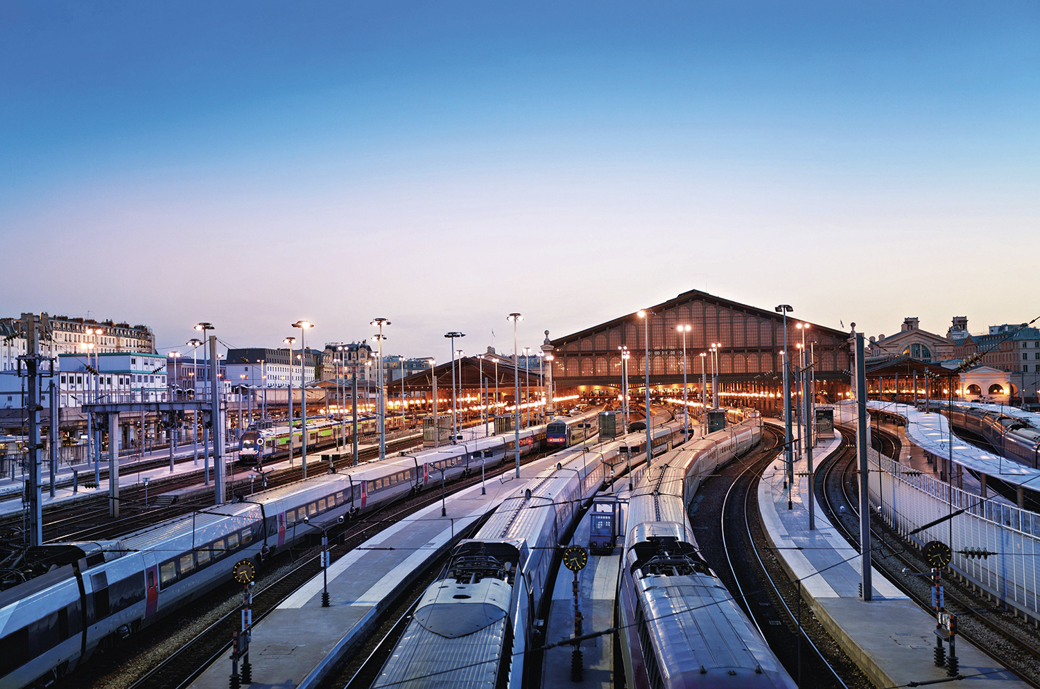 Tour d’horizon des gares terminus voyageurs SNCF 2 L’une des six grandes gares terminus de la SNCF à Paris : Paris-Nord, qui dessert le nord de la France, mais qui a également une vocation internationale marquée vers les pays limitrophes (2016 ; Adobe Stock).