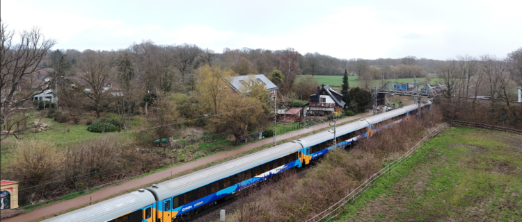 GoVolta veut concurrencer Eurostar sur la relation Paris-Amsterdam 2 DJI 372 : GoVolta a également demandé à l’ACM de pouvoir exploiter en cabotage aux Pays-Bas ses trains de la relation Amsterdam-Berlin, ici le GV 327 Amsterdam CS-Berlin arrivant à Bad Bentheim (26 mars 2026) Crédit photo : Luc Levert