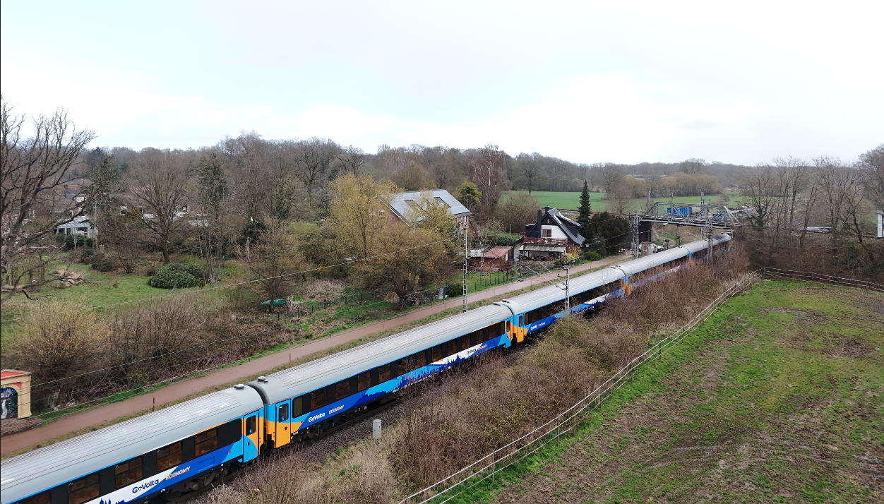GoVolta veut concurrencer Eurostar sur la relation Paris-Amsterdam 1 DJI 372 : GoVolta a également demandé à l’ACM de pouvoir exploiter en cabotage aux Pays-Bas ses trains de la relation Amsterdam-Berlin, ici le GV 327 Amsterdam CS-Berlin arrivant à Bad Bentheim (26 mars 2026) Crédit photo : Luc Levert