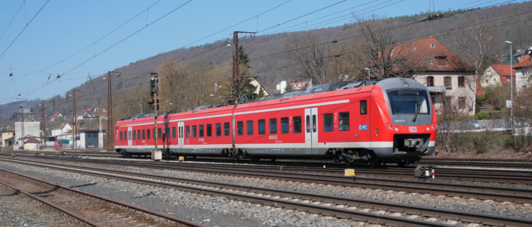 L’Allemagne : Agilis exploitera les relations Regio-S-Bahn-Mainfranken 4 Le train RB53 58024 Bamberg-Wurtzbourg-Gemünden (Main) assuré par le Coradia 440 035/440 325 de DB Regio arrive à 11 h 32 en gare de Gemünden (Main) (31 mars 2021) Crédit photo : Luc Levert