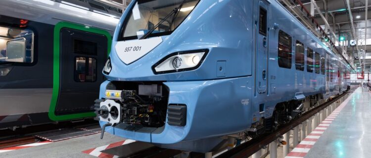 Allemagne : 273 km sans recharge en mode batterie parcourus par un Civity de CAF 4 Le Civity hybride 557 001 a parcouru en mode batterie 273 km sans recharge intermédiaire (le 28 août 2026).