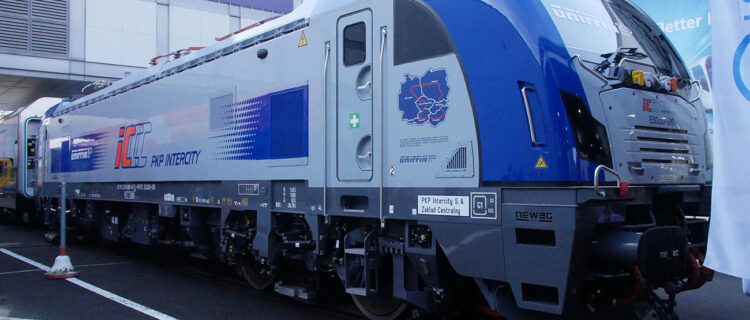 Pologne : PKP IC commande 32 Griffin 200 supplémentaires 2 Newag présentait à Innotrans 2024 la Griffin 200 EU200-010 de PKP IC(23 septembre 2024) Crédit photo : Luc LEVERT