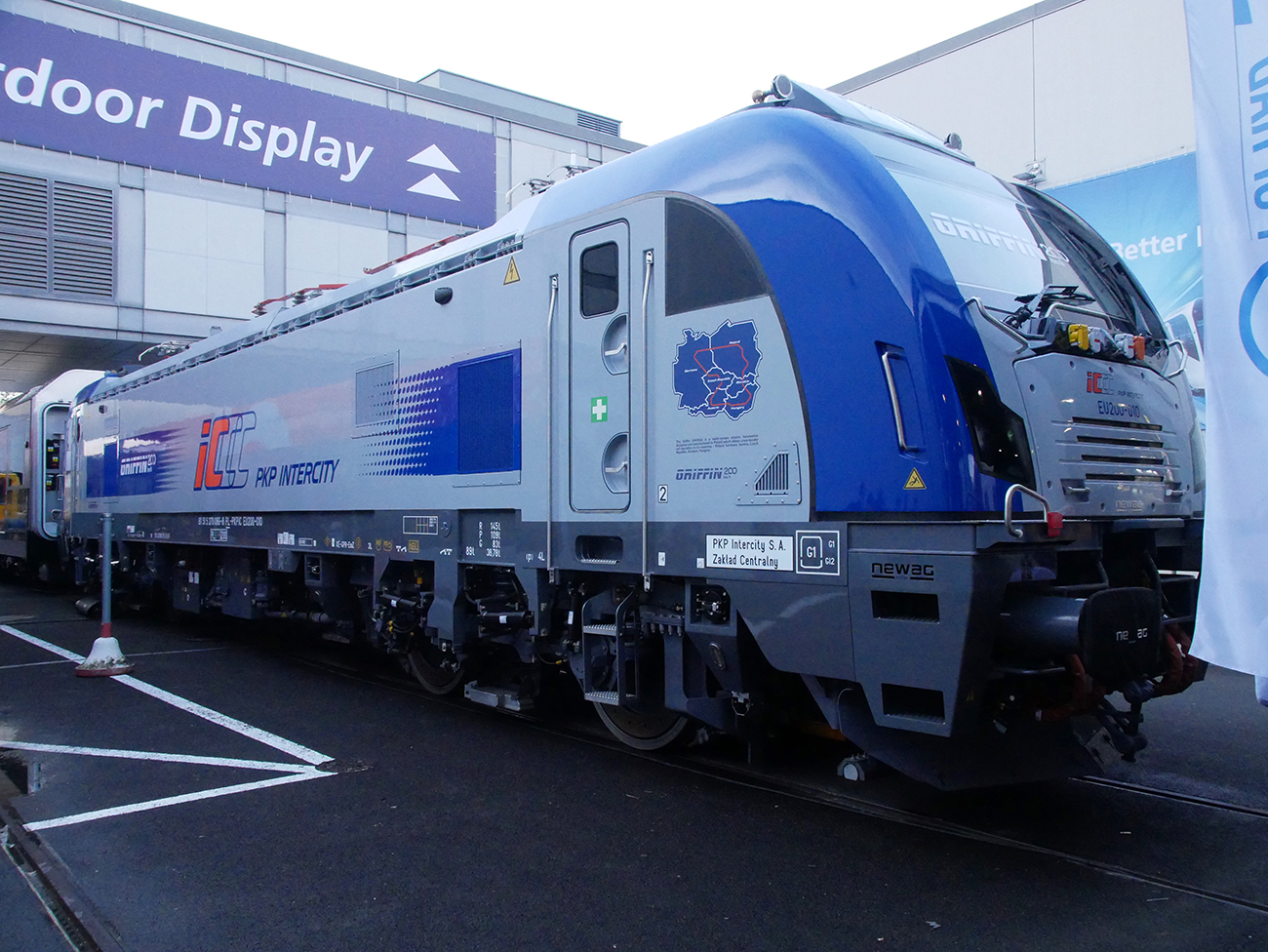 Pologne : PKP IC commande 32 Griffin 200 supplémentaires 2 Newag présentait à Innotrans 2024 la Griffin 200 EU200-010 de PKP IC(23 septembre 2024) Crédit photo : Luc LEVERT