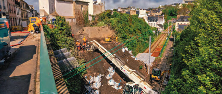 Le réseau affronte les aléas du climat 2 Affaissement de talus sur les voies à Châteaulin (février 2026).