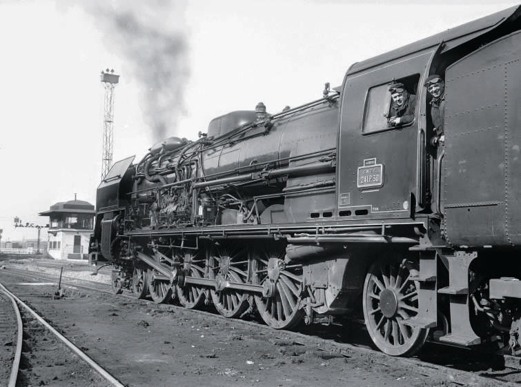 La Chapelle le 8 mai 1954, la 241 P 30