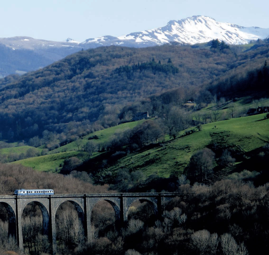 Chemin de fer de la Haute-Auvergne (Gentiane Express).