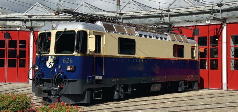 En Suisse, une nouvelle livrée pour la locomotive de l’Alpine Classic Pullman Express 1 En Suisse, une nouvelle livrée pour la locomotive de l’Alpine Classic Pullman Express