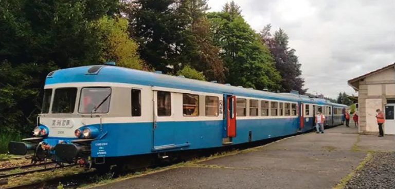 Train en Fête pour le retour du train sur la rive droite du Rhône 7 Autorail X2800