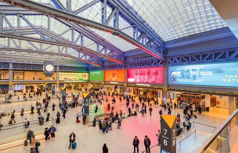New York. La chorégraphe Annie-B Parson illumine le Moynihan Train Hall 5 New York. La chorégraphe Annie-B Parson illumine le Moynihan Train Hall