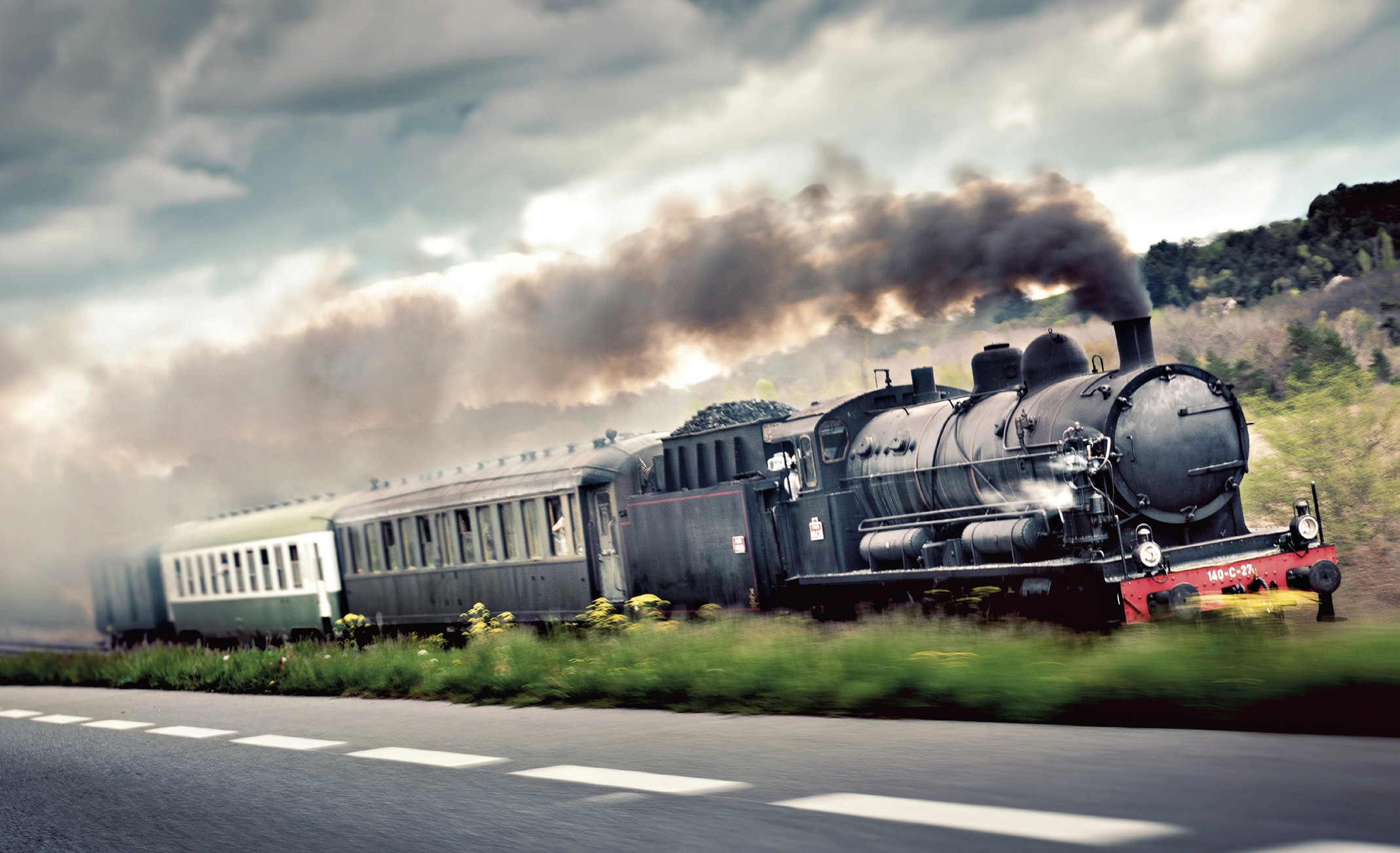 Pour la plupart des voyages proposés par le Train à Vapeur d’Auvergne, généralement, c’est la locomotive historique du Gadeft qui remorque les voitures voyageurs.