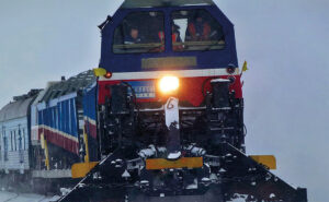 Train chasse-neige en Sibérie.