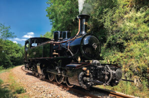Mallet 030-030 T n° 403 de 1903 sur la ligne du Train de l’Ardèche. Fleuron du réseau du Vivarais