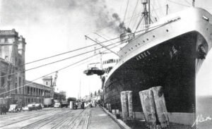 Cherbourg, escale à la gare maritime