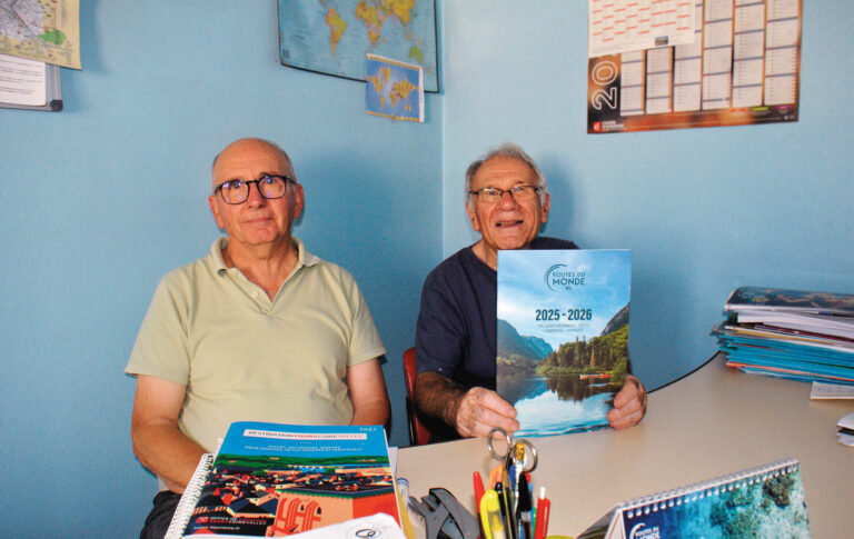 Des voyages, des séjours et des randonnées avec l’ATC périgourdine 2 Gilbert Valade (à dr.) et Michel Roche de la section périgourdine de l’ATC-Routes du monde.