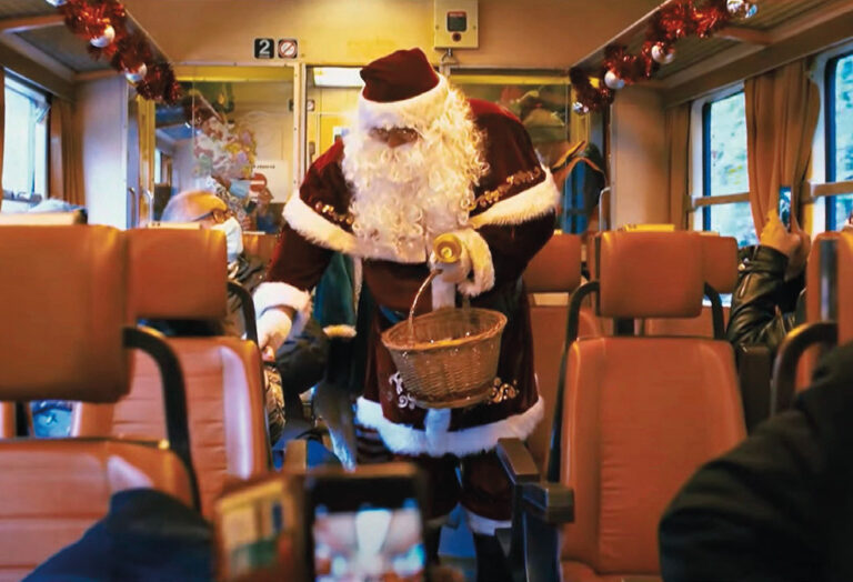 Les trains de Noël bientôt sur les rails 18 L’autorail X2800 du Haut-Doubs emmènera ses passagers au marché de Noël de Montbéliard.