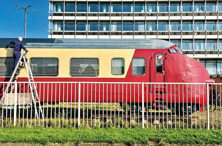 Le Trans-Europ- Express.