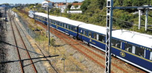 En Charente-Maritime, le Seudre Océan Express, train restaurant de l’association Trains & Traction, circule de Saujon à La Tremblade. Il a été mis en service en 2021.