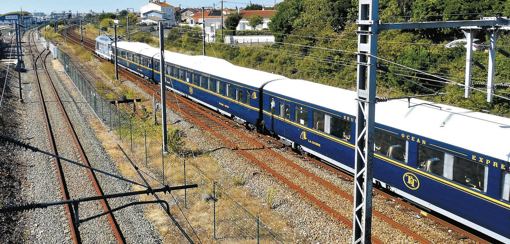En Charente-Maritime, le Seudre Océan Express, train restaurant de l’association Trains & Traction, circule de Saujon à La Tremblade. Il a été mis en service en 2021.