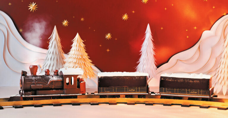 Noël. Des fêtes ferroviaires avec deux bûches "locomotives" 2 Un train complet a été imaginé par les équipes de Le Nôtre.