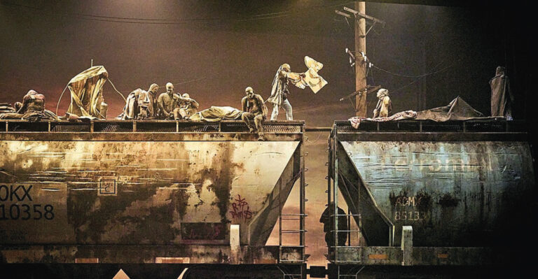 Création. Monarques, des destins suspendus aux trains de La Bestia 2 Trois wagons de fret ont été construits pour assurer le décor de Monarques.