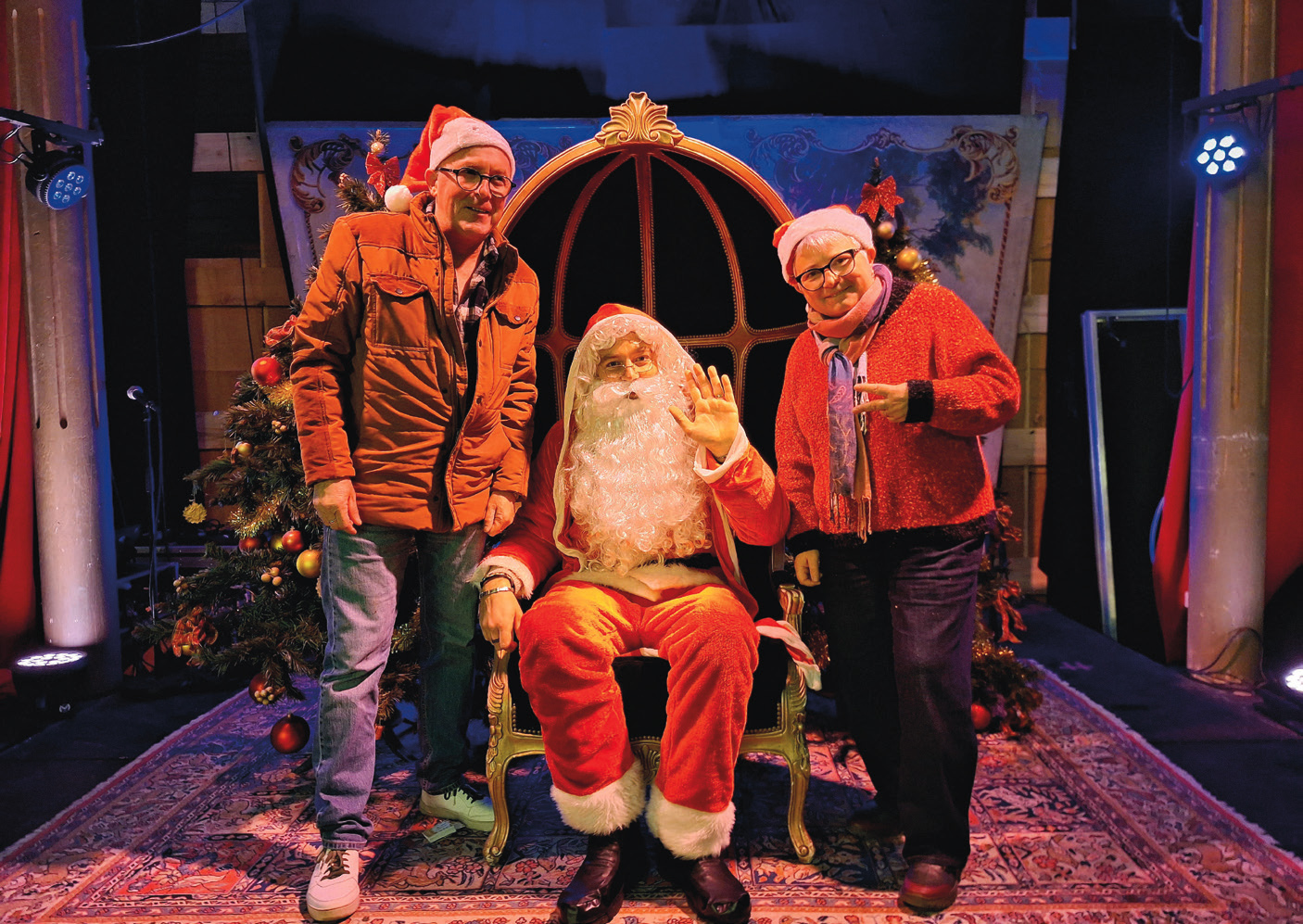 A Rennes, la MOCF fait le lien entre les générations 1 A Rennes, le 13 décembre, lors de l’arbre de Noël de la SNCF, Yannick Le Floch (à g.) et Laurence Rio, venus présenter la MOCF aux familles cheminotes, en ont profité pour saluer le père Noël.