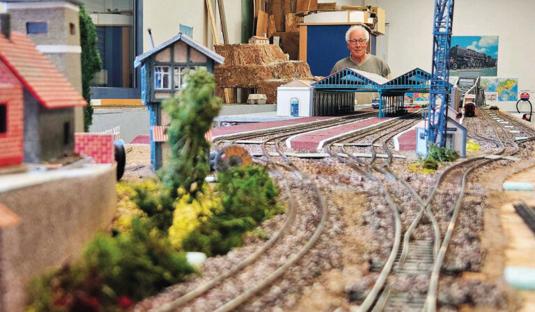 Modélisme. Dans l'Hérault, un club recrée les gares de Béziers et de Sète 6 le réseau HO du Club de modélisme ferroviaire de Béziers est assorti d’un décor qui est sans cesse enrichi par les adhérents. Les trains miniatures circulent sur 12 mètres de réseau en boucle.