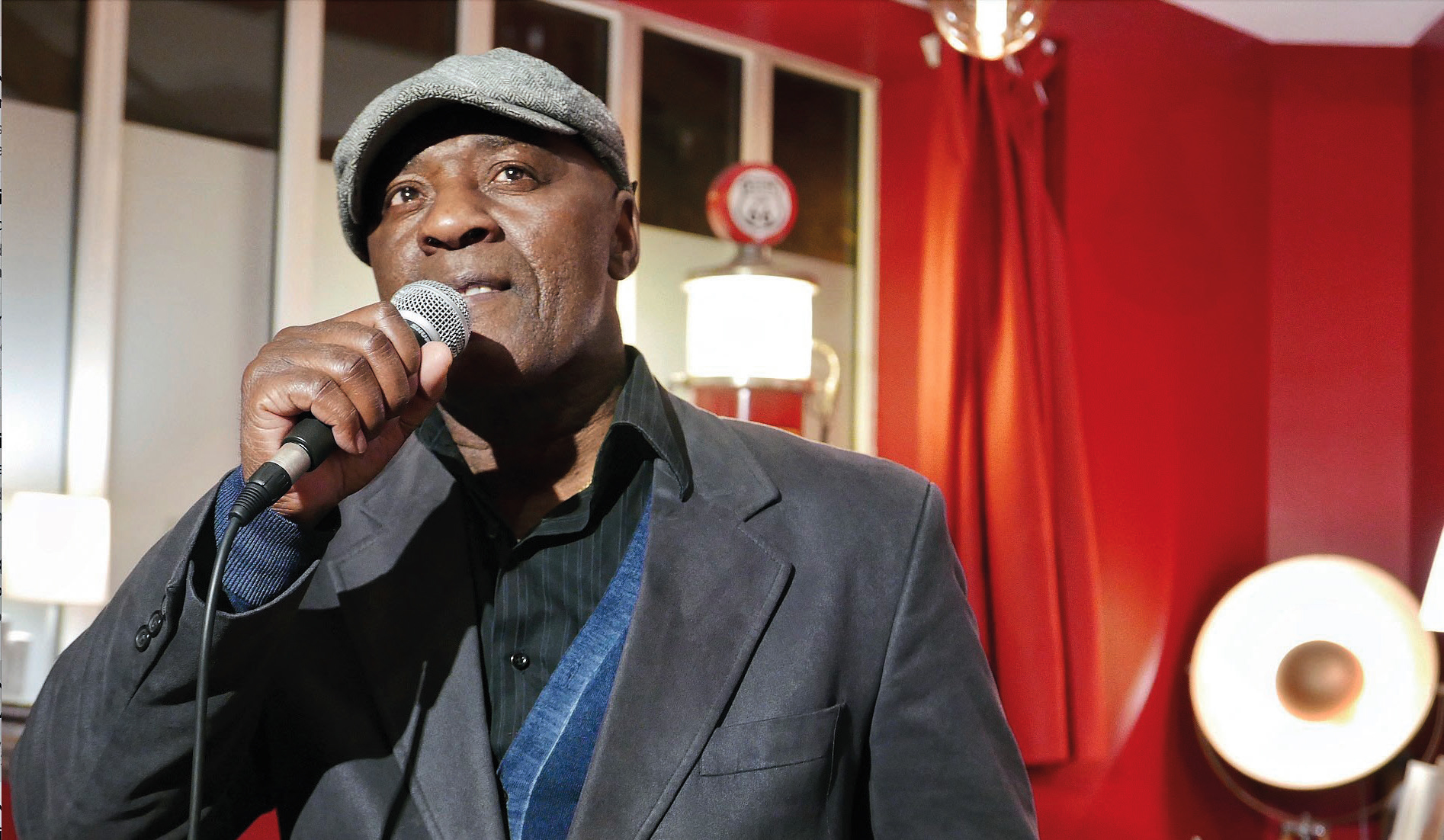 Slam. Aimé Nouma prend le train et perd le nord avec humour 1 Slam. Aimé Nouma prend le train et perd le nord avec humour