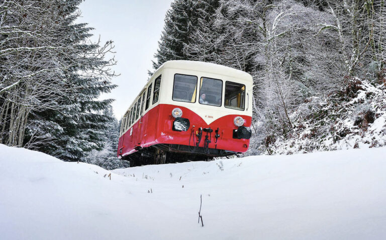 Dans le Puy-de-Dôme, les chantiers en cours de l'ATSF 2 L’autorail X 5845 de l’ATSF qui a été restauré par les bénévoles de l’Amicale.