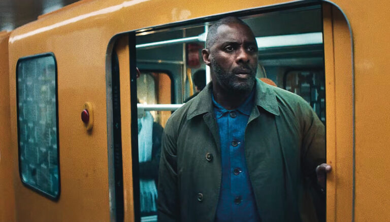 Apple TV. Dans Hijack, Idriss Elba prisonnier du métro berlinois 4 Sam Nelson (Idriss Elba) vit un voyage mouvementé à bord d'une rame de métro berlinoise.