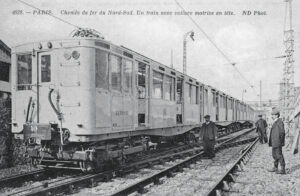 En 1910, une rame de la Compagnie du Nord-Sud avec la motrice en tête de train.