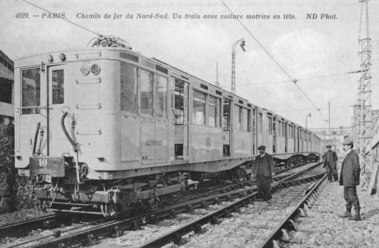 Conférence. L'histoire de la ligne 12 du métro parisien 2 En 1910, une rame de la Compagnie du Nord-Sud avec la motrice en tête de train.