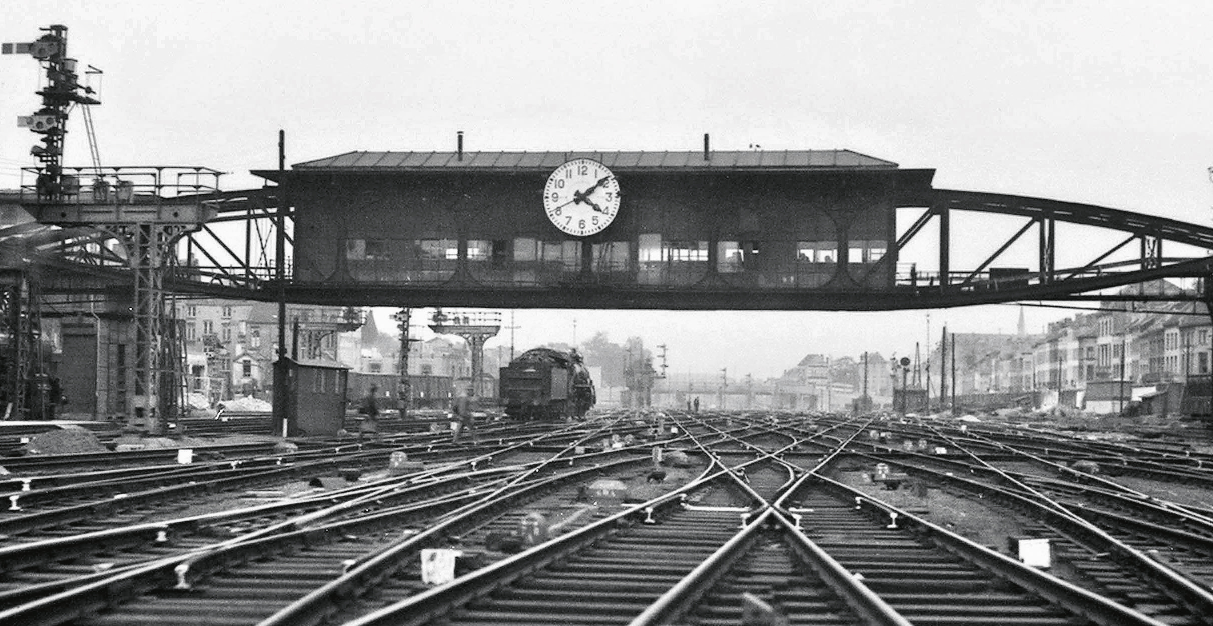 Belgique. SNCB, le programme du centenaire de la compagnie ferroviaire 1 La cabine de signalisation de Bruxelles-Nord en 1934.
