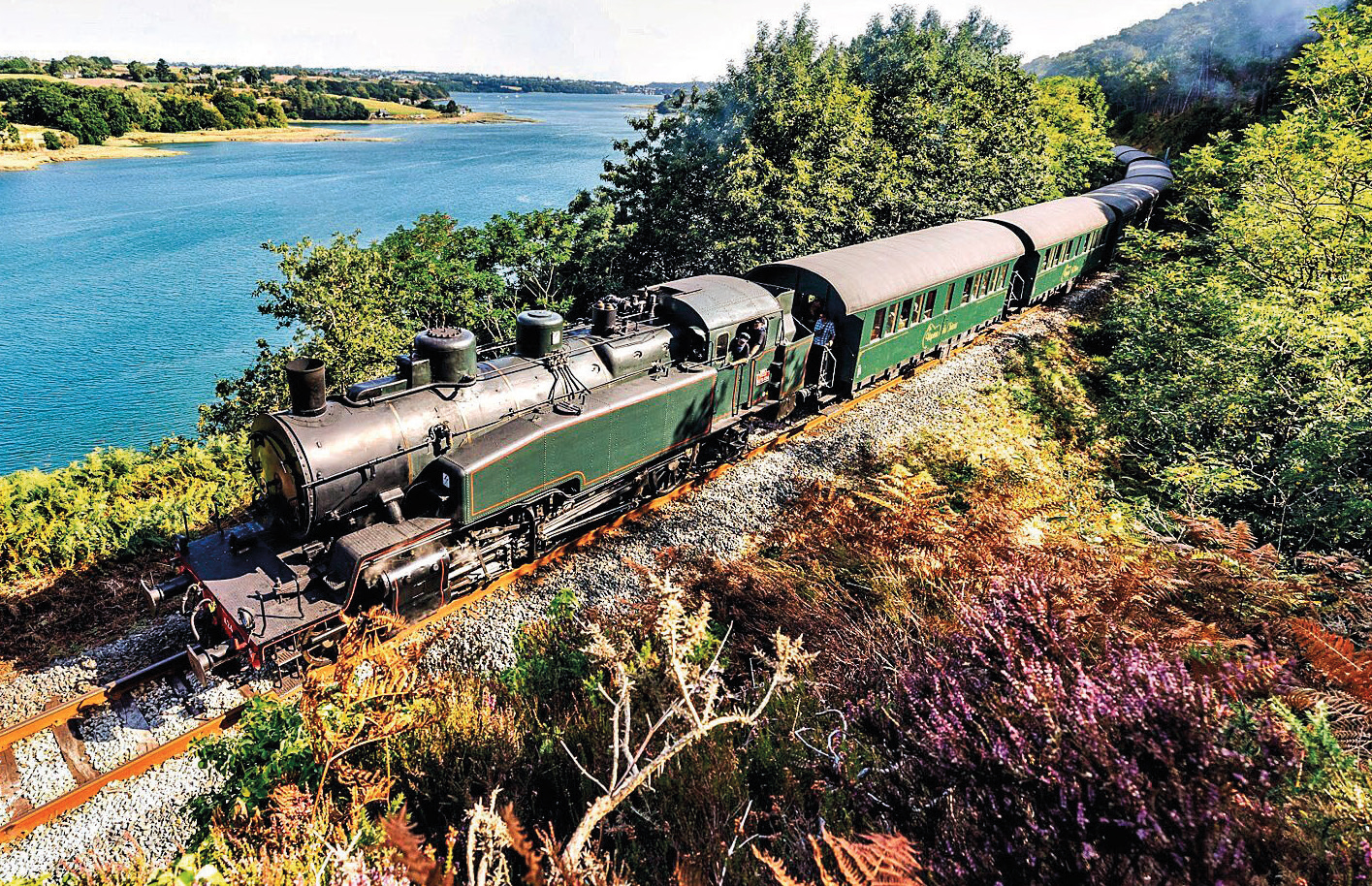 Patrimoine. La Vapeur du Trieux de retour sur les rails dès juin prochain 1 Tractée par la locomotive 141 TB 424, la Vapeur du Trieux emmène ses passagers au coeur de paysages sauvages et intacts.