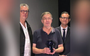 UAICF. Un cheminot sélectionné au Concours international de cinéma amateur à Lugano 3 Gérard Dejoux (au centre), récompensé à Soulac-sur-Mer en septembre 2025, au concours national de cinéma amateur pour Une folle journée, film coréalisé avec Olivier Le Clerc.