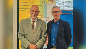 François Jeannot (à dr.), en compagnie du Suisse Beat Wüest, membre de l’Union internationale des chemins de fer.
