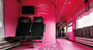 Décoration intérieure du Train de la soupe rose.