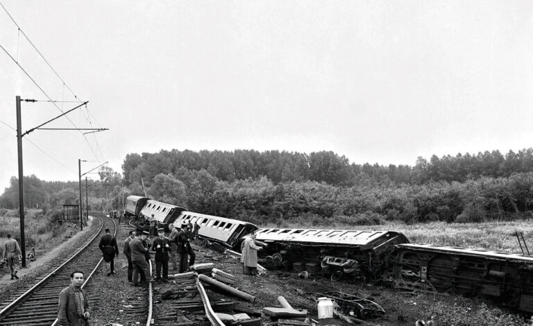 France Inter. Affaires sensibles revient sur l'attentat du rapide Paris - Strasbourg 10 L'attentat du rapide Strasbourg - Paris.