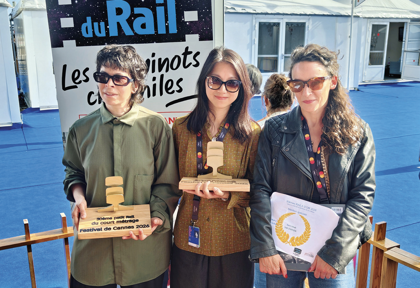 Au festival de Cannes, Ceux du Rail ont décerné les Rails d'Or 1 Sarra Ryma, Zou Jing et Sara Ishaq, récompensées par Ceux du Rail lors du 79e festival de Cannes
