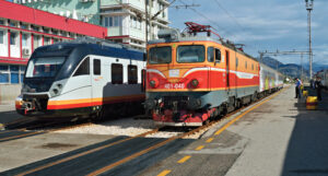 France 5. La série Des trains pas comme les autres au Monténégro 2 Trains en gare de Podgorica, la capitale du Montenegro.