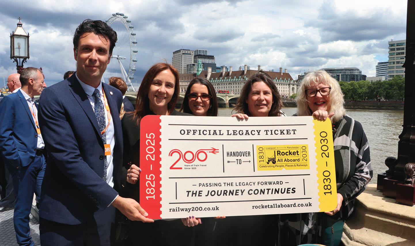 Liverpool-Manchester. Lancement du bicentenaire du chemin de fer 1 Passage de relais symbolique entre Railway 200 et Rocket : All Aboard.