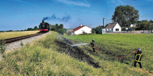 En juillet, le Chemin de fer de la baie de Somme qui faisait des circulations en traction vapeur a subi des départs de feu sur les talus, amenant les pompiers à intervenir. Pour des raisons évidentes de sécurité, le CFBS a aussitôt remplacé ses locomotives à vapeur par des engins diesel.