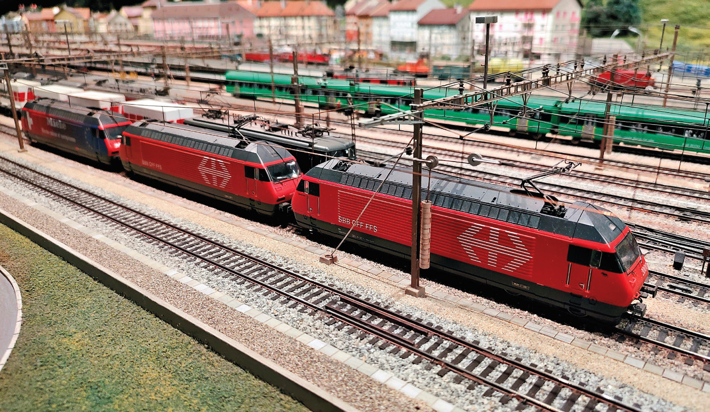 Modélisme. En Suisse, à la Fondation Kaeserberg, trois locomotives pour un train peu ordinaire 1 Trois locomotives, dont deux en tête pour les convois : une composition à découvrir en octobre à la Fondation Kaeseberg, mudée de modélisme feerrovoiaire en Suisse. .