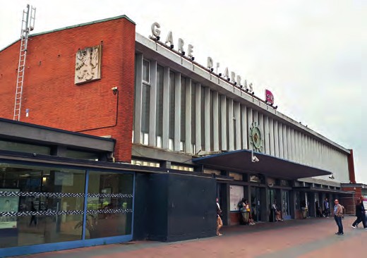 « Bienvenue à bord du Train de la Frite… Attention au départ ! » 15 La gare SNCF d’Arras, reconstruite après la Seconde Guerre mondiale. © Photos Anne Jeantet-Leclerc/Photorail/LVDR