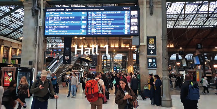 « Bienvenue à bord du Train de la Frite… Attention au départ ! » 3 Gare du Nord à Paris, quelques minutes avant le départ du Train de la Frite à destination d’Arras. © Photos Anne Jeantet-Leclerc/Photorail/LVDR