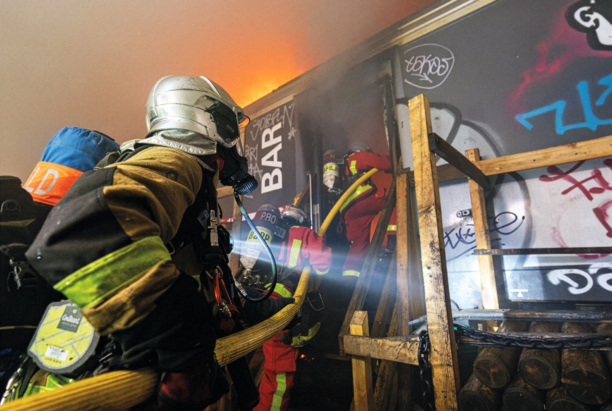Petite Ceinture. Dans le XIIIᵉ arrondissement, un incendie détruit des voitures Corail 1 Petite Ceinture. Dans le XIIIᵉ arrondissement, un incendie détruit des voitures Corail